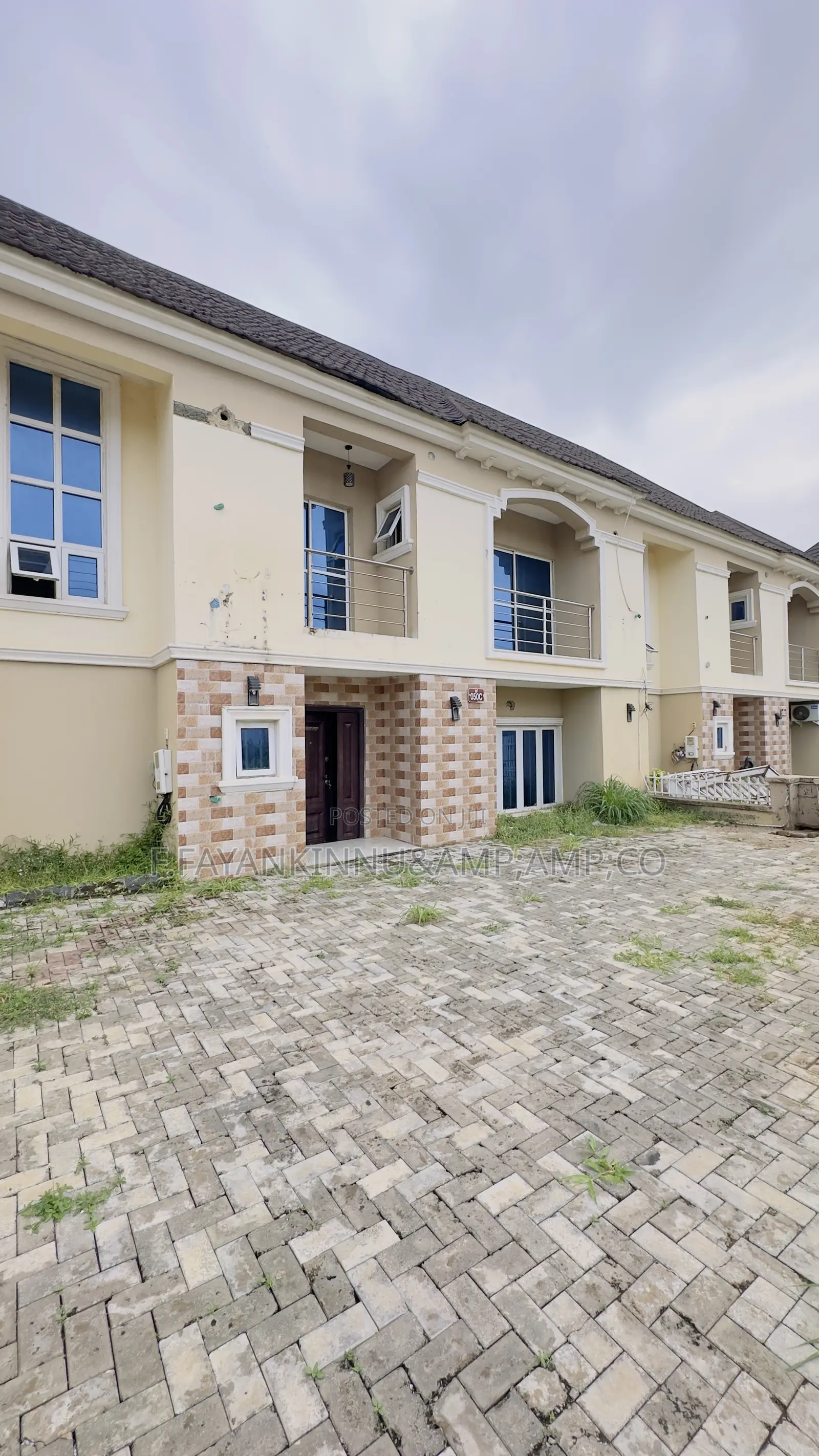 4bdrm Duplex in Lugbe District for sale in Lugbe District