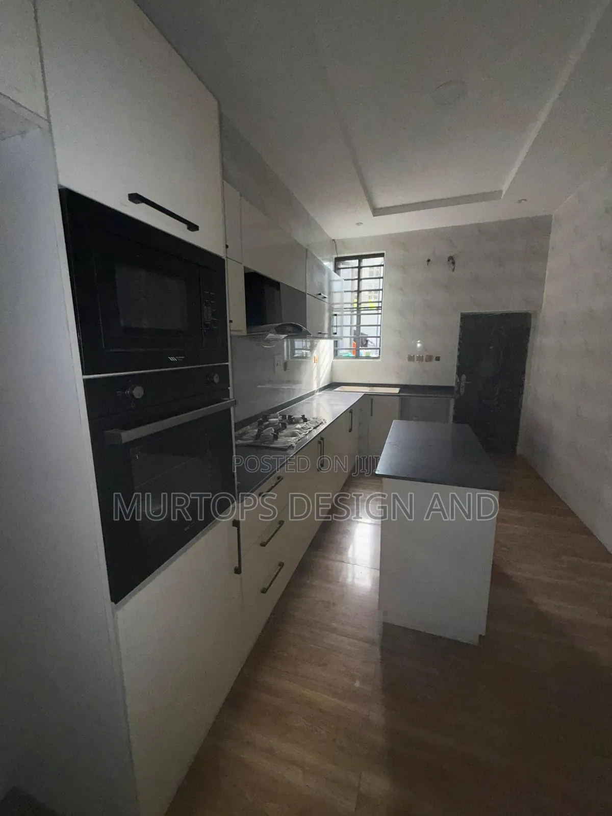 4bdrm Duplex in Chevron for rent in Chevron