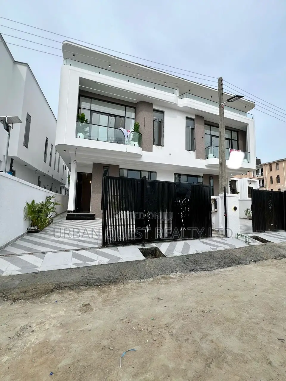 5bdrm Duplex in Ikota for sale in Ikota