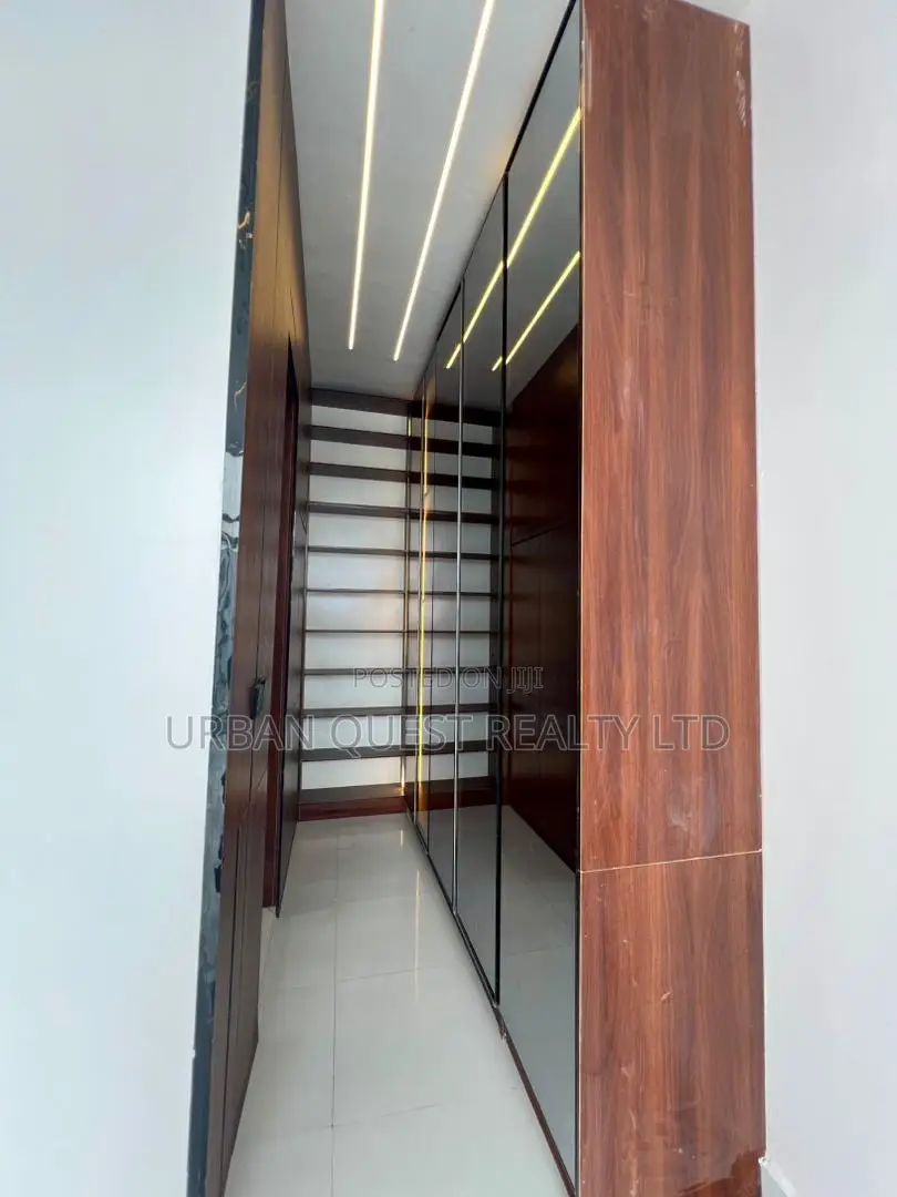 5bdrm Duplex in Ikota for sale in Ikota