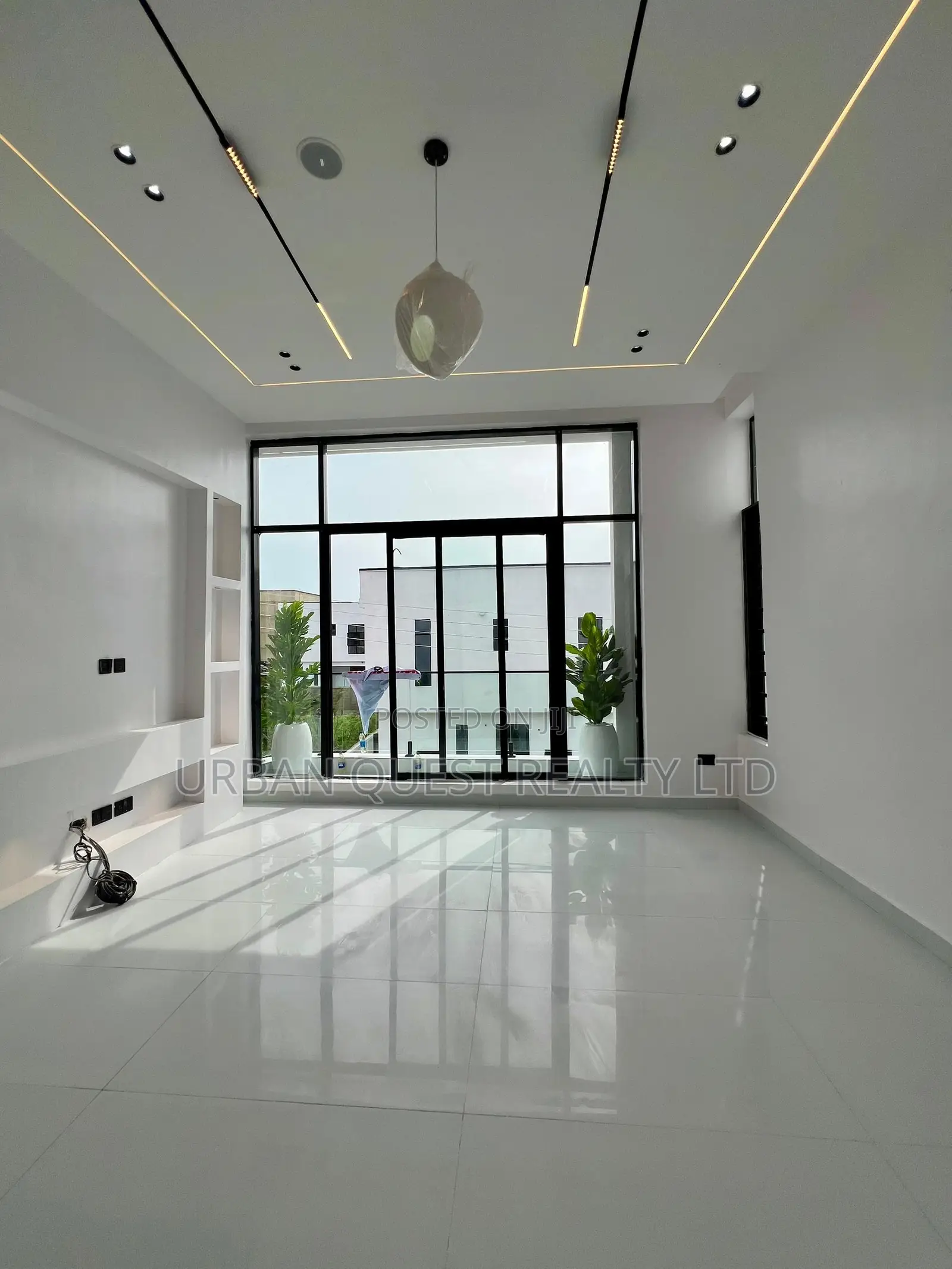 5bdrm Duplex in Ikota for sale in Ikota