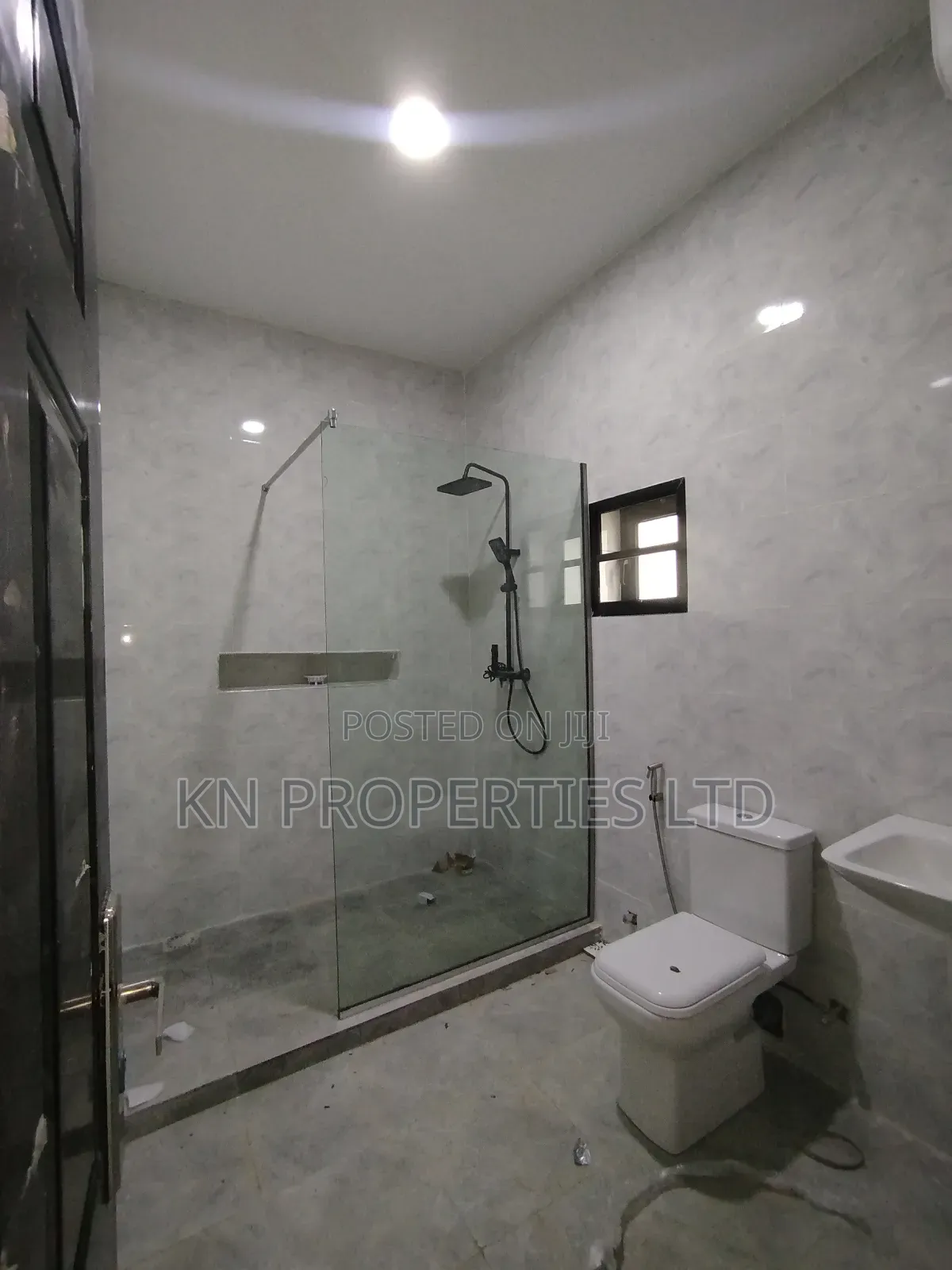 3bdrm Apartment in Airport Road, Lugbe District for rent in Lugbe District