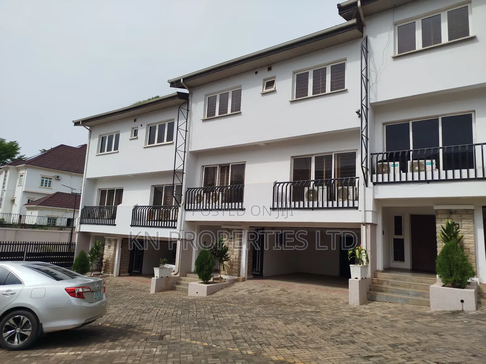 4bdrm Duplex in Apo for rent in Apo District