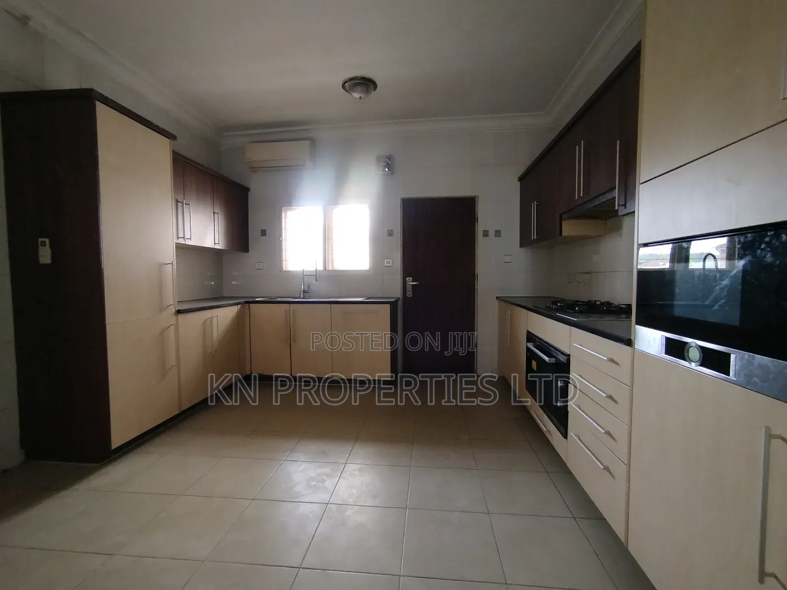 4bdrm Duplex in Apo for rent in Apo District
