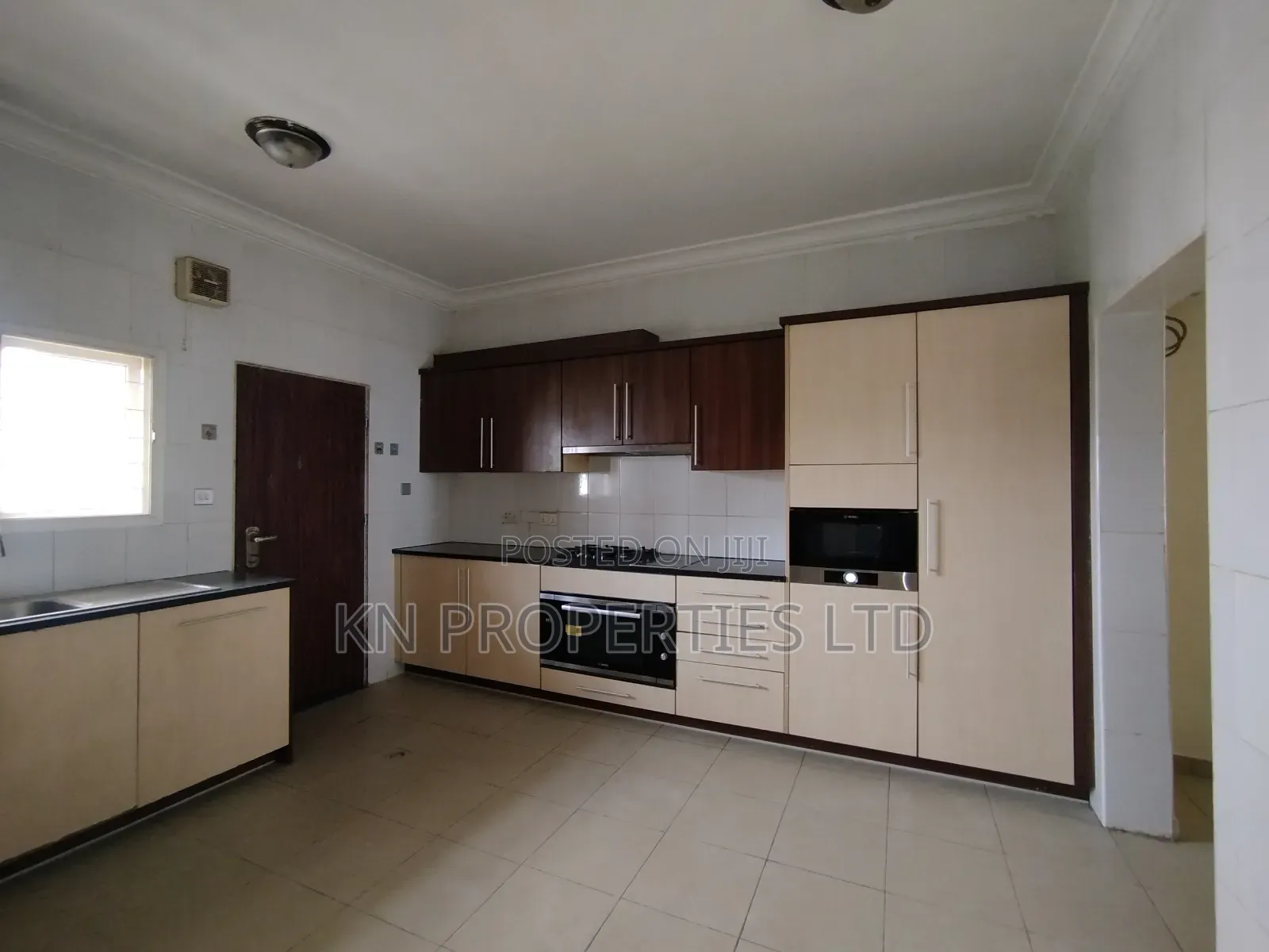 4bdrm Duplex in Apo for rent in Apo District