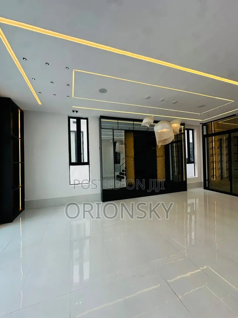 5bdrm Duplex in Ajah for sale in VGC / Ajah