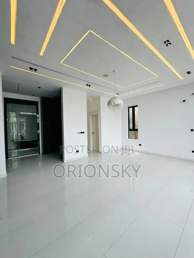 5bdrm Duplex in Ajah for sale in VGC / Ajah
