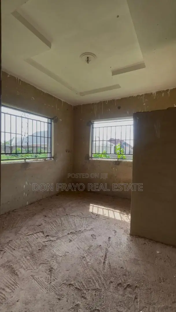 4bdrm Block of Flats in Aroro Makinde Ojoo for sale in Ojoo