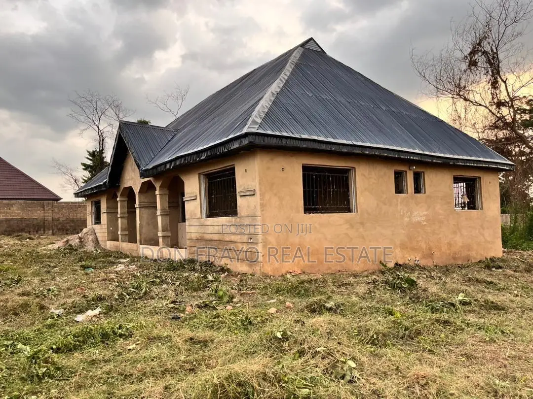4bdrm Block of Flats in Aroro Makinde Ojoo for sale in Ojoo