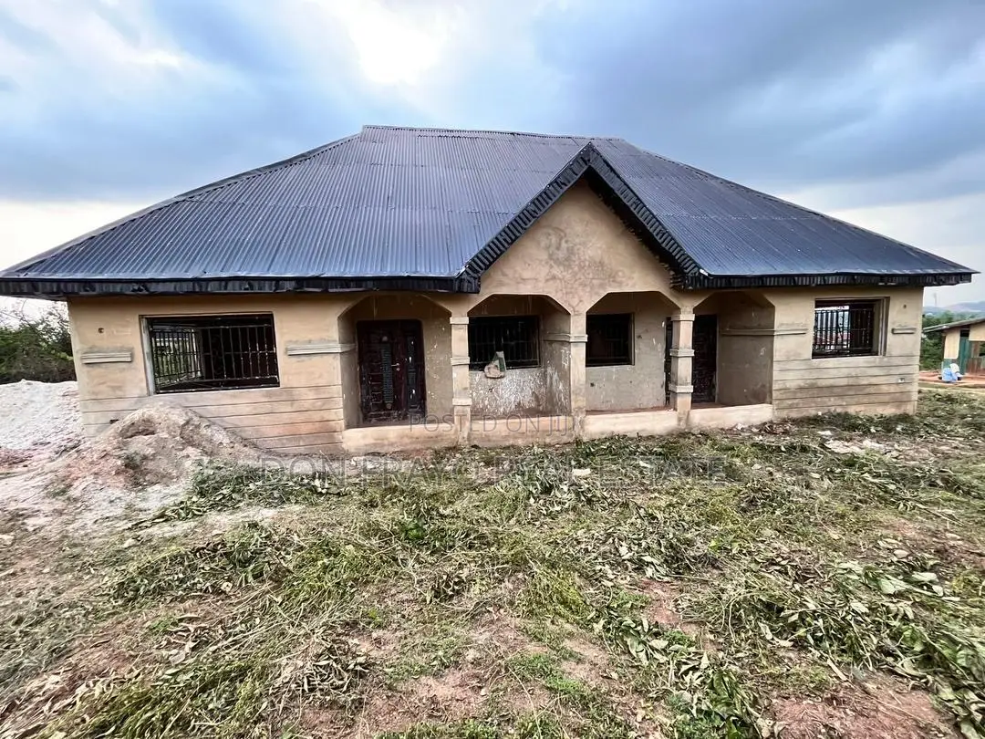 4bdrm Block of Flats in Aroro Makinde Ojoo for sale in Ojoo