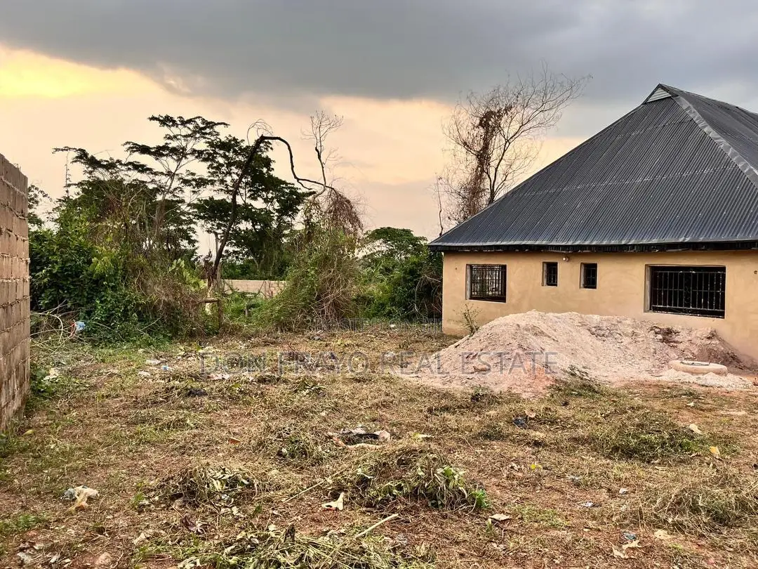 4bdrm Block of Flats in Aroro Makinde Ojoo for sale in Ojoo