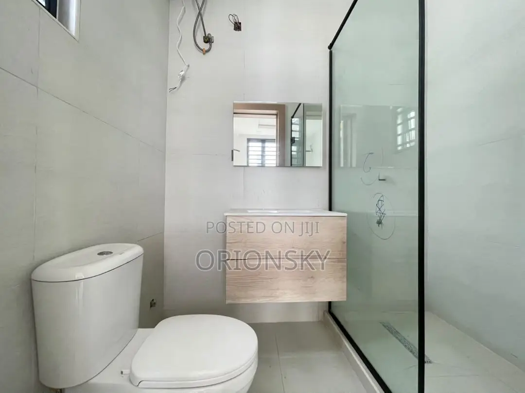 4bdrm Duplex in Chevron for sale in Chevron