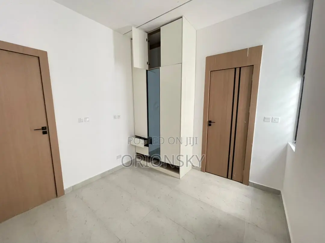 4bdrm Duplex in Chevron for sale in Chevron