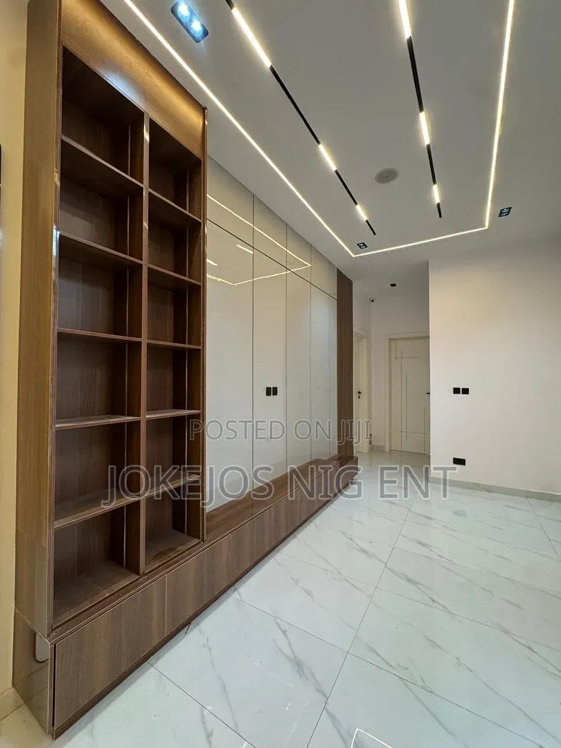 5bdrm Duplex in Ikota Gra for sale in Ikota