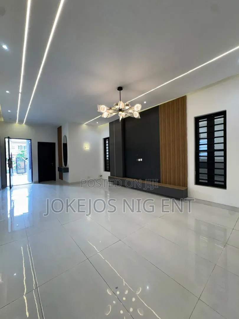 5bdrm Duplex in Thomas Estate for sale in Thomas Estate