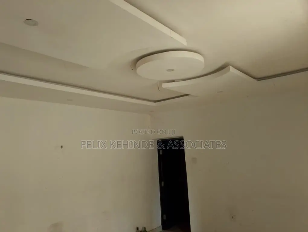 12bdrm Block of Flats in Icast Elebu, Akala Express for sale in Akala Express