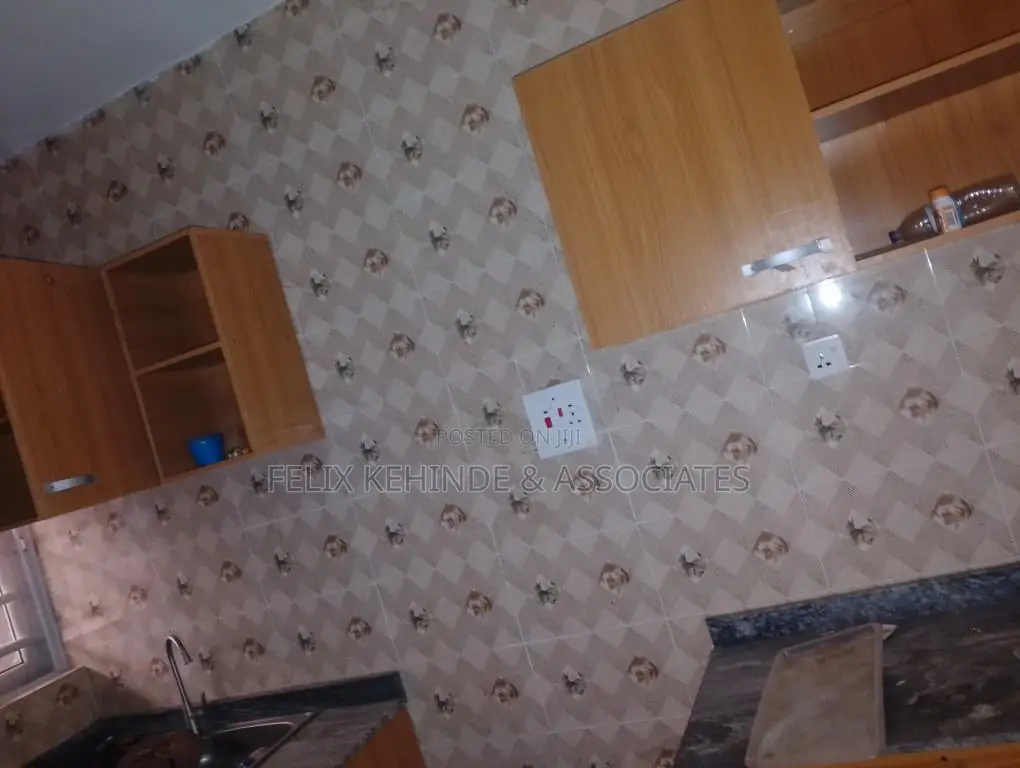 12bdrm Block of Flats in Icast Elebu, Akala Express for sale in Akala Express
