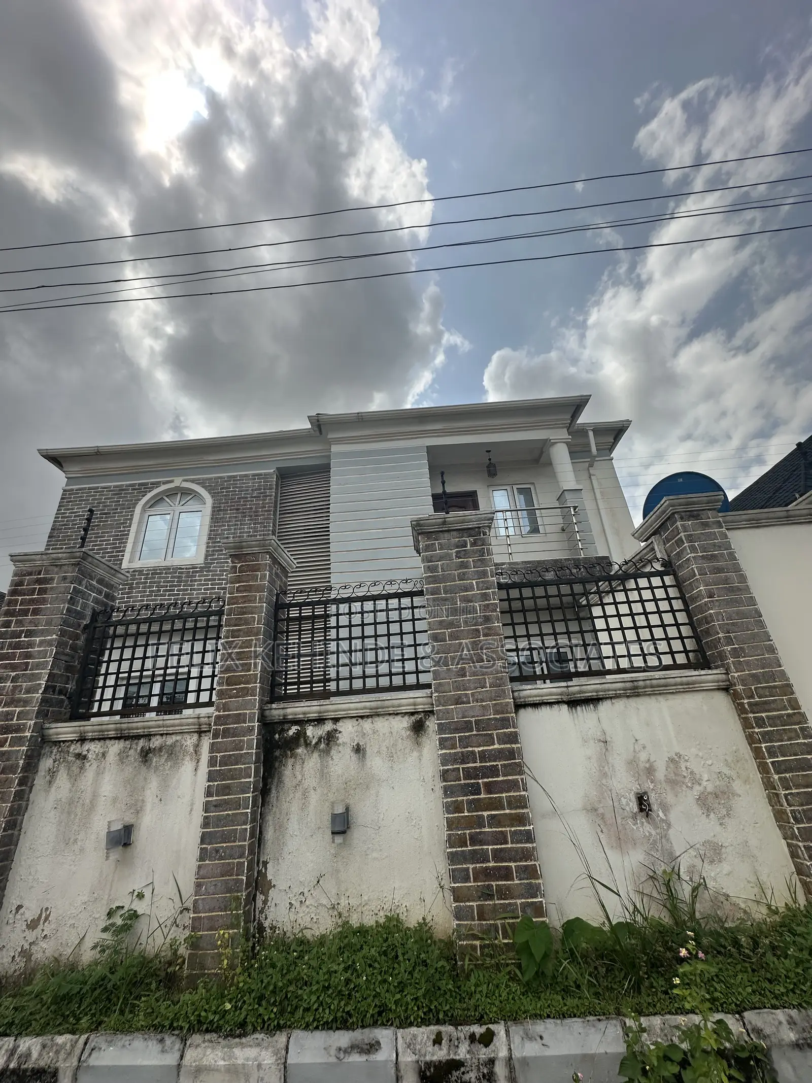 12bdrm Block of Flats in Icast Elebu, Akala Express for sale in Akala Express