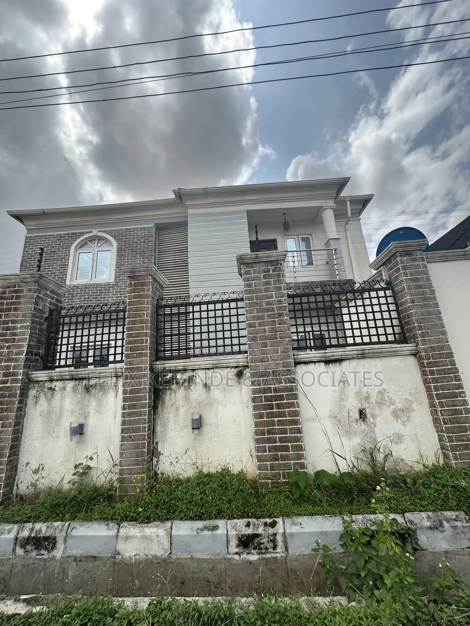 12bdrm Block of Flats in Icast Elebu, Akala Express for sale in Akala Express