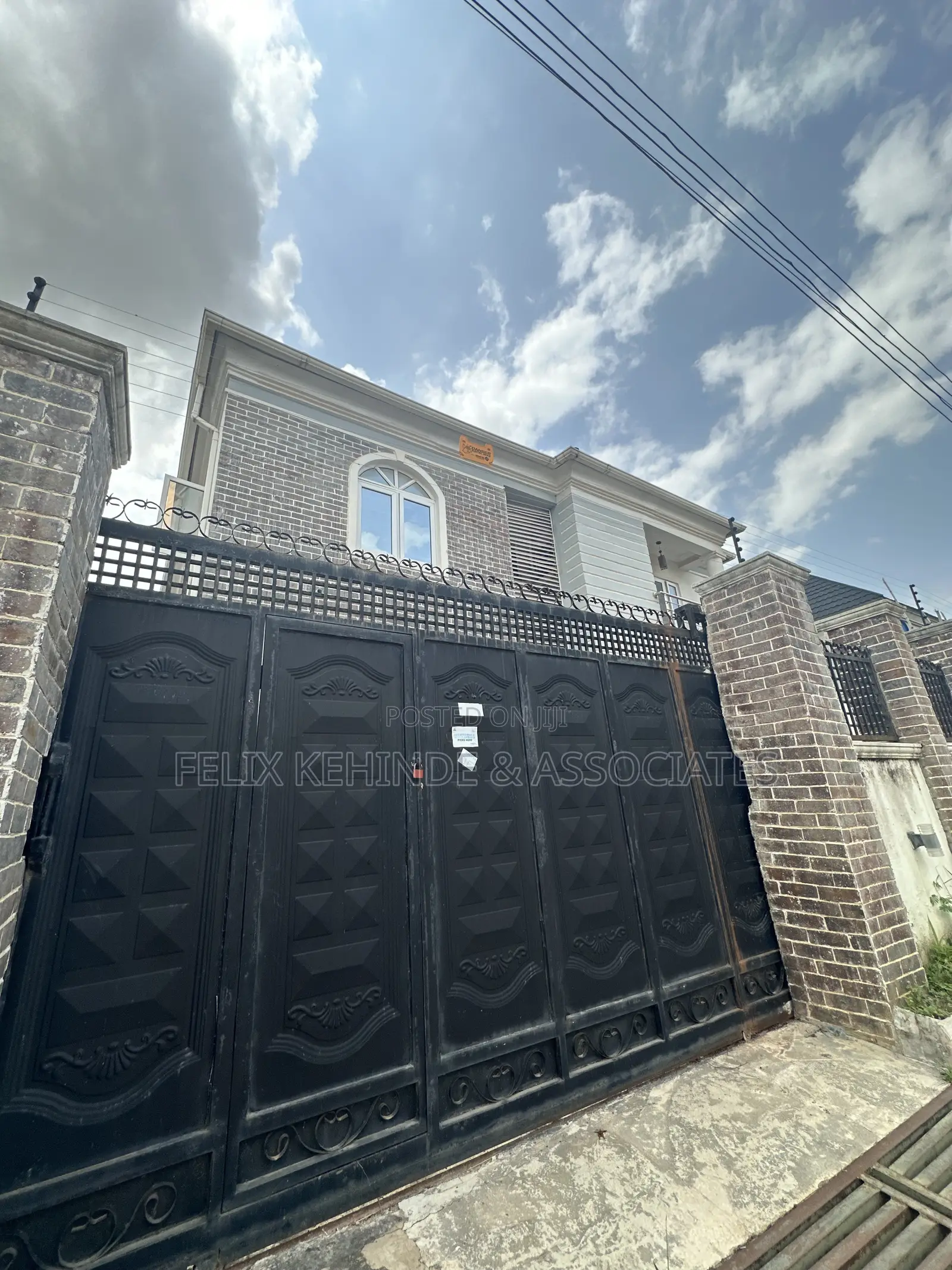12bdrm Block of Flats in Icast Elebu, Akala Express for sale in Akala Express