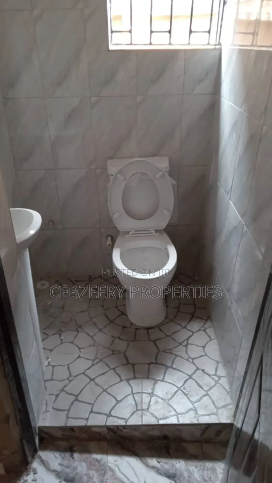 3bdrm Block of Flats in Akute Ajuwon for rent in Akute Ajuwon