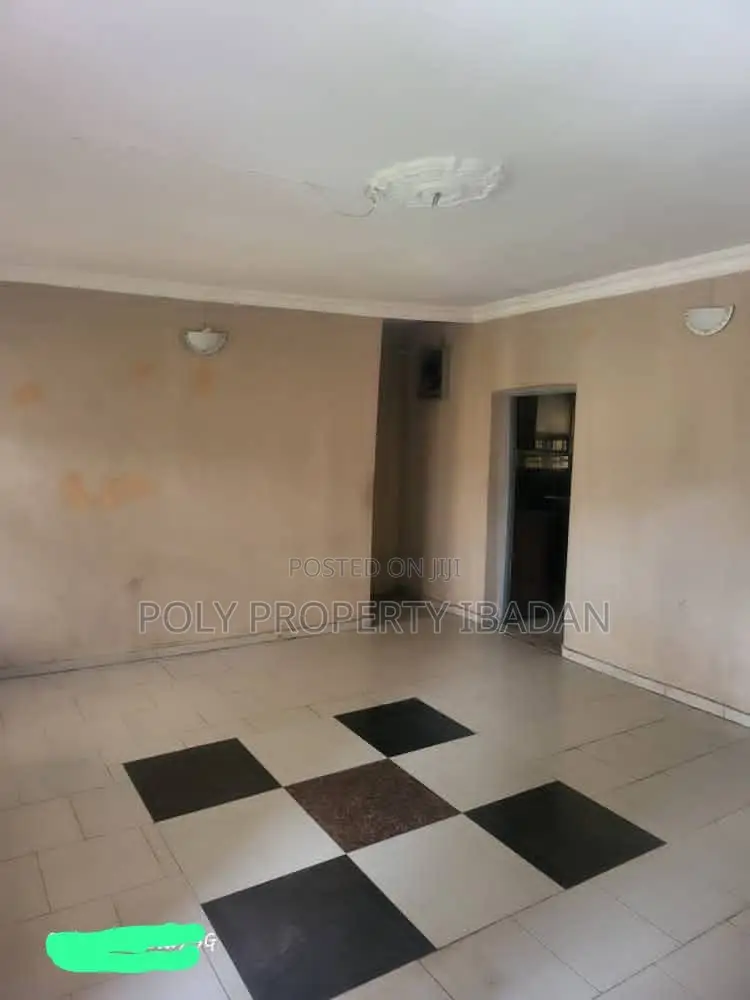 3bdrm Apartment in Aare Avenue, Oluyole Estate for rent in Oluyole Estate