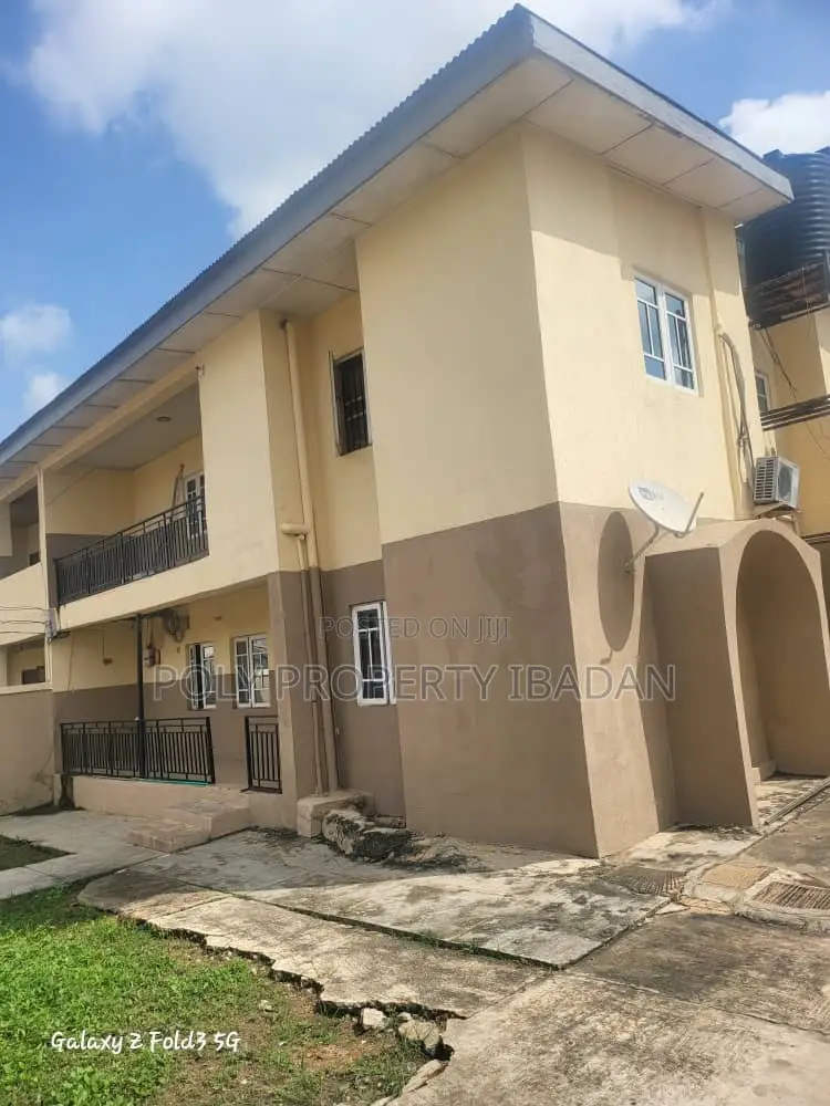 3bdrm Apartment in Aare Avenue, Oluyole Estate for rent in Oluyole Estate