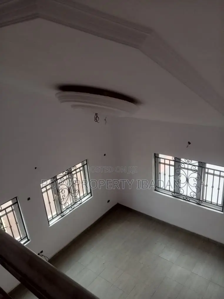 6bdrm Duplex in Nigerian Brewery, Iwo Road for rent in Iwo Road