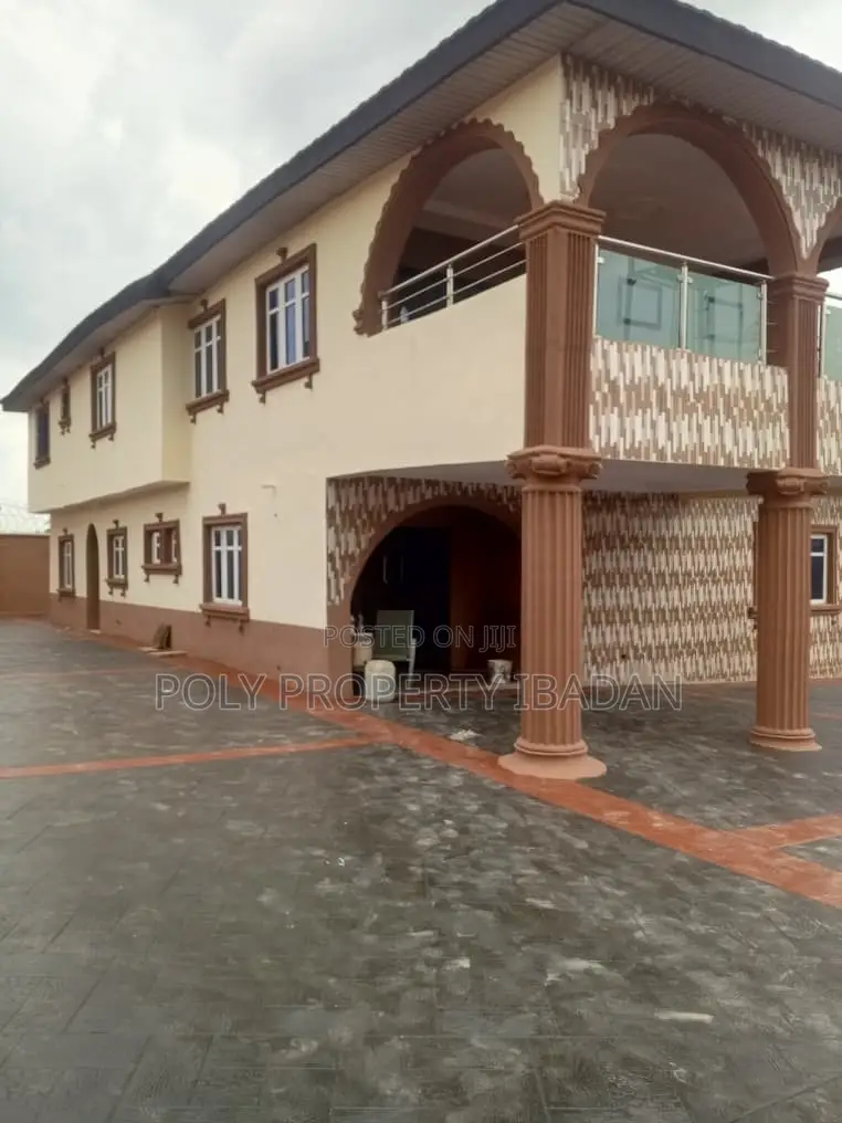 6bdrm Duplex in Nigerian Brewery, Iwo Road for rent in Iwo Road
