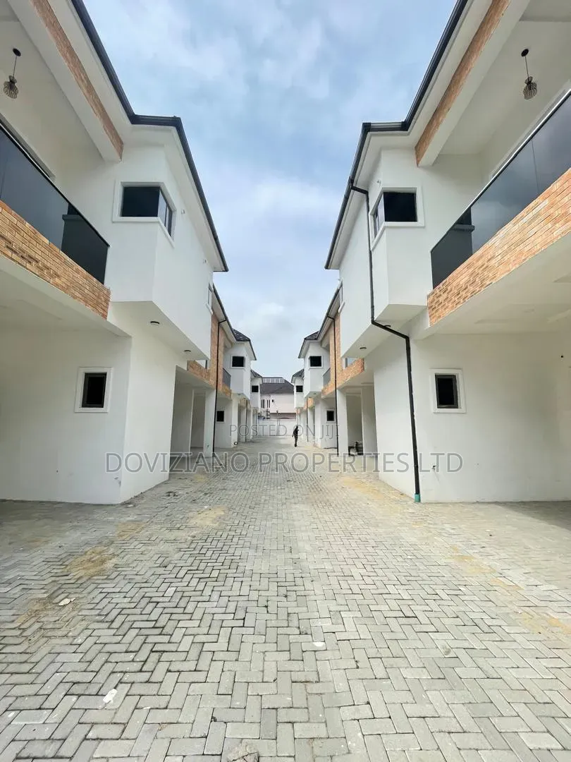 3bdrm Apartment in Ikota for sale in Ikota