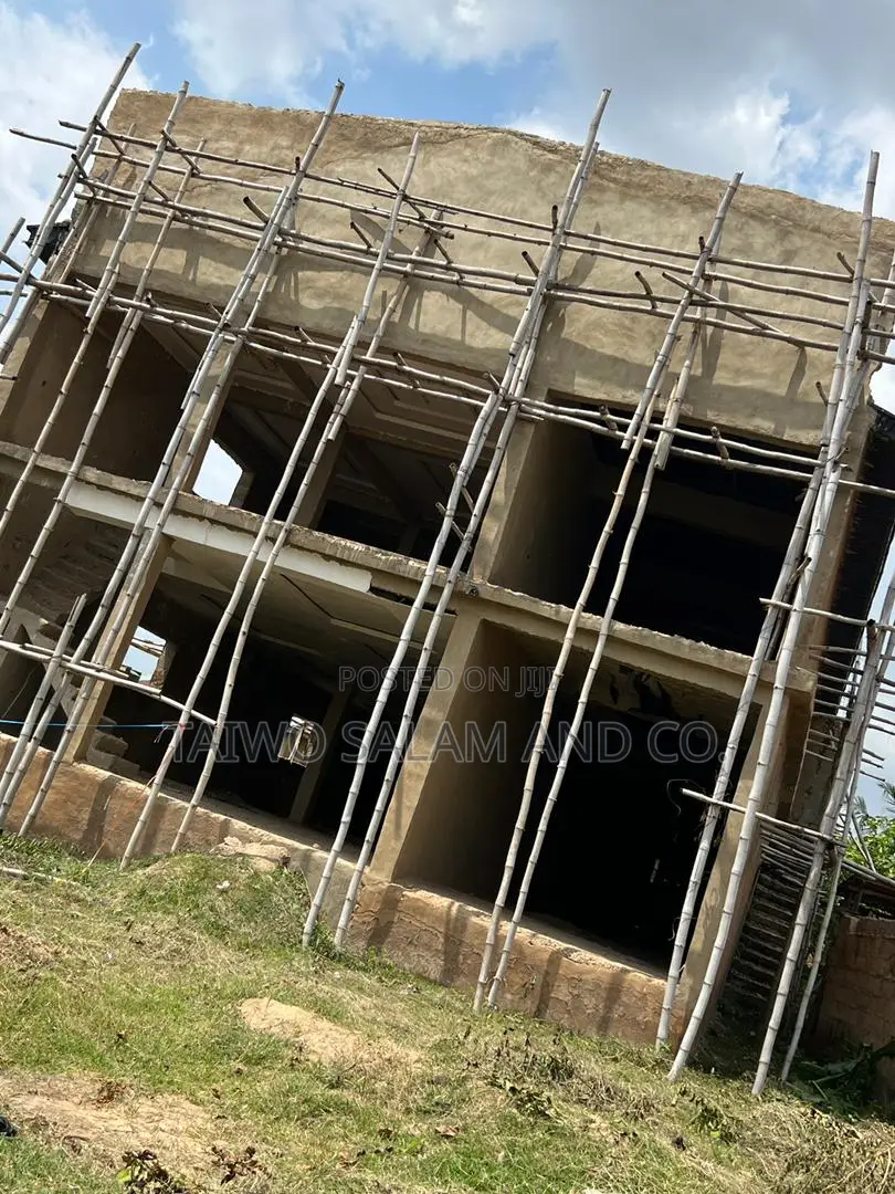 Office Complex on 787sqm in Ibadan Polytechnic/University