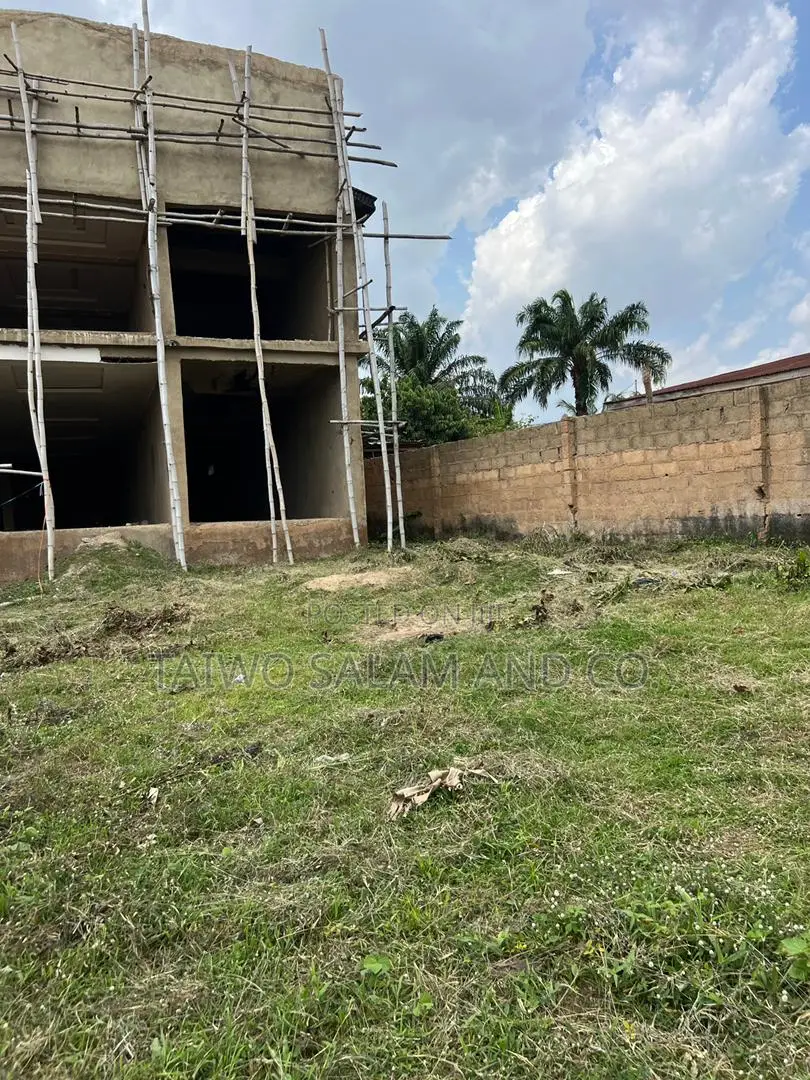 Office Complex on 787sqm in Ibadan Polytechnic/University