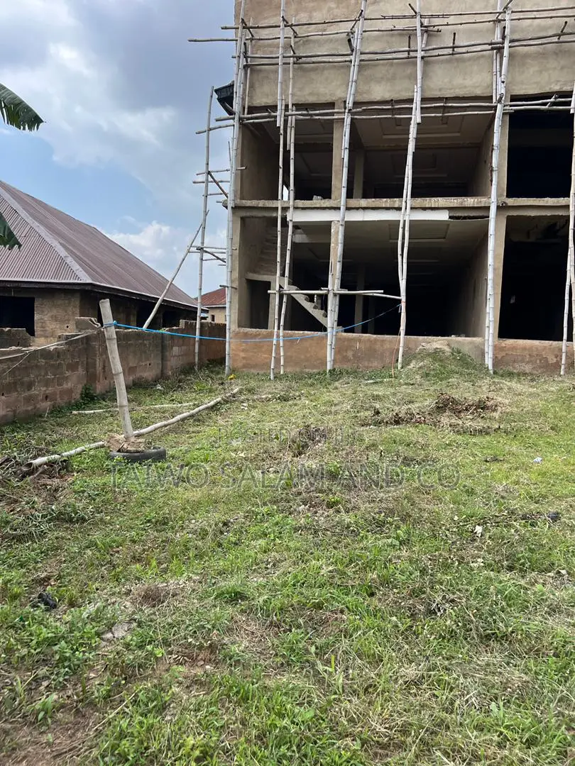 Office Complex on 787sqm in Ibadan Polytechnic/University