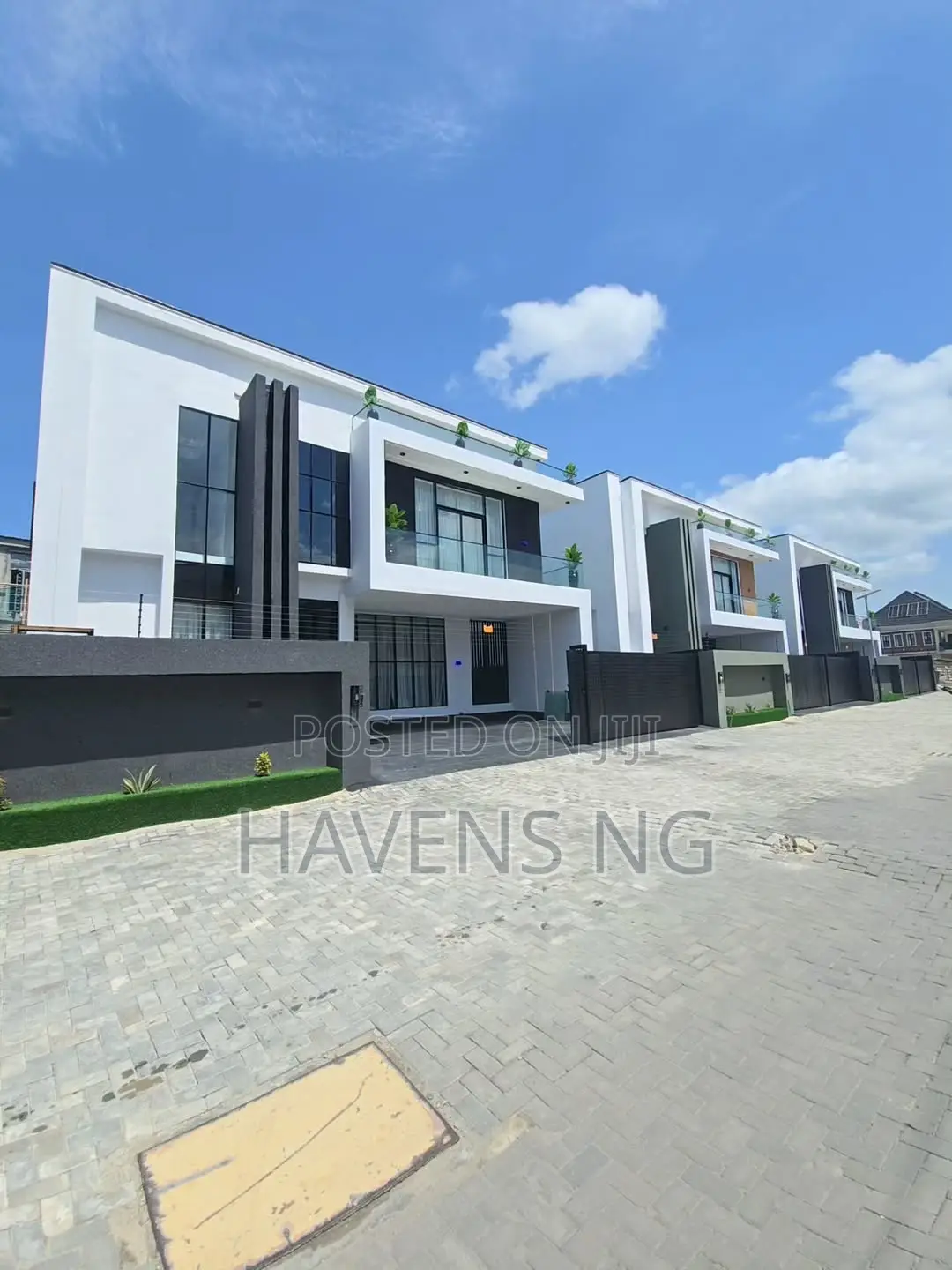 5bdrm Duplex in Lekki Phase 2 for sale in Lekki Phase 2