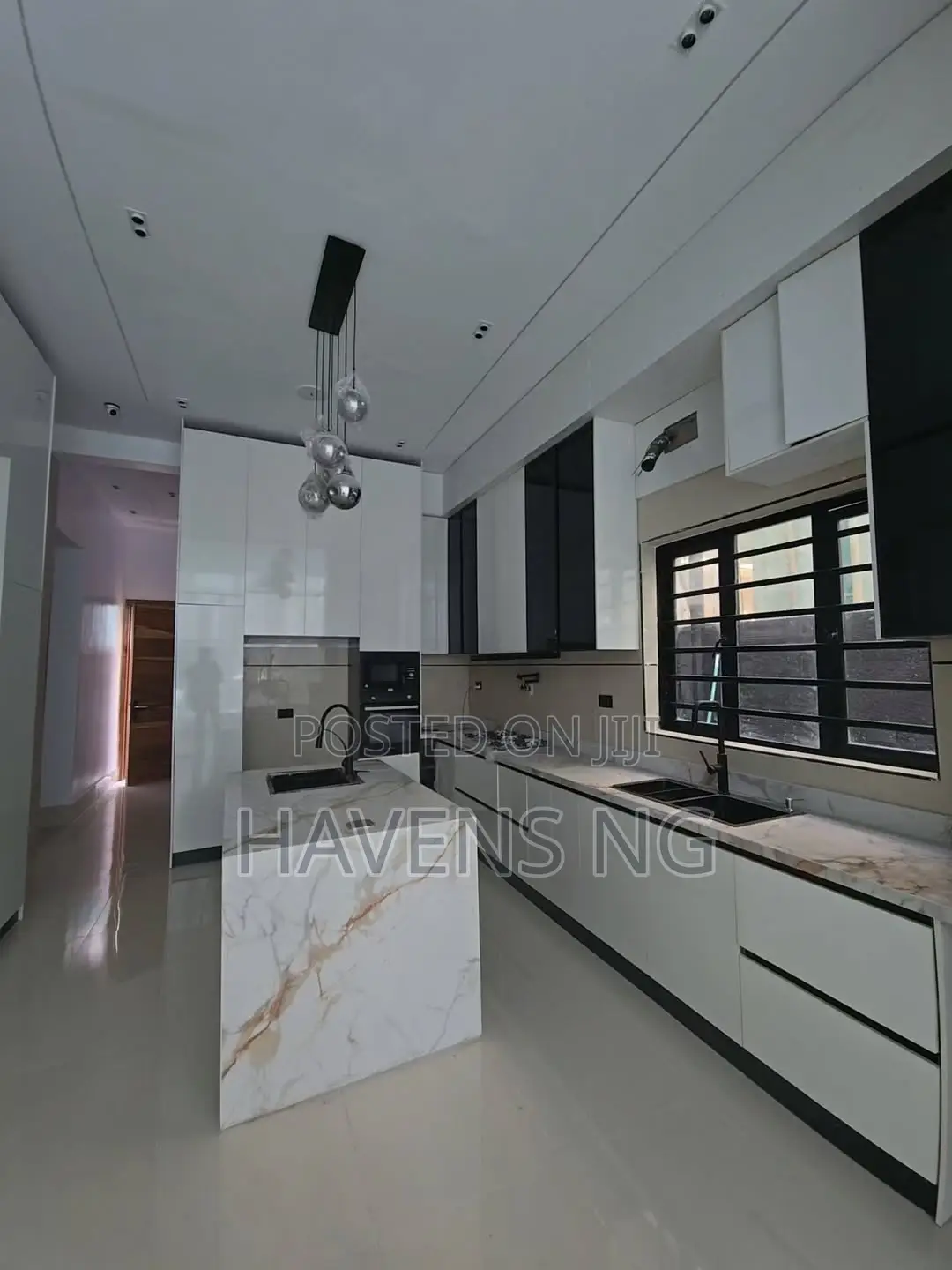 5bdrm Duplex in Lekki Phase 2 for sale in Lekki Phase 2