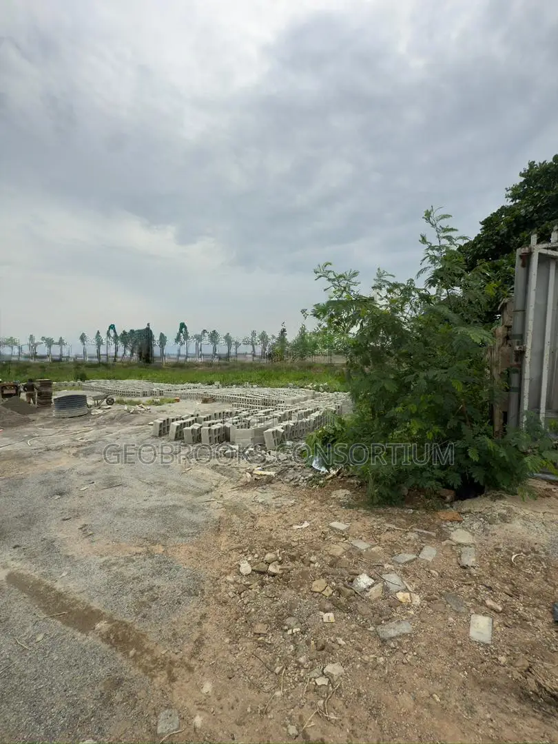 Premium 2,420sqm Commercial Land In Samonda, Ibadan in Samonda