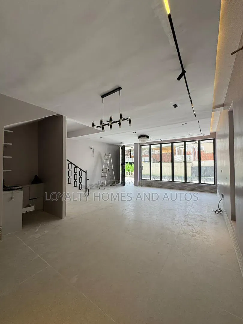 5bdrm Duplex in Chevron for sale in Chevron
