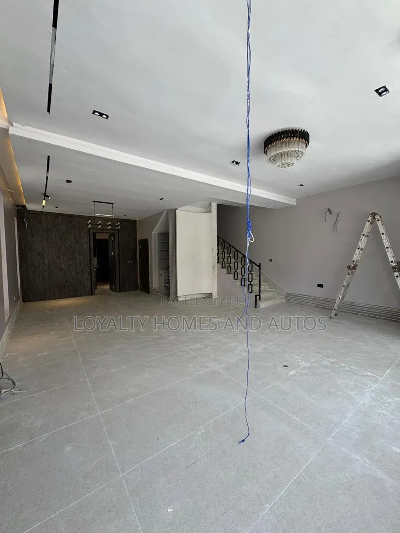 5bdrm Duplex in Chevron for sale in Chevron