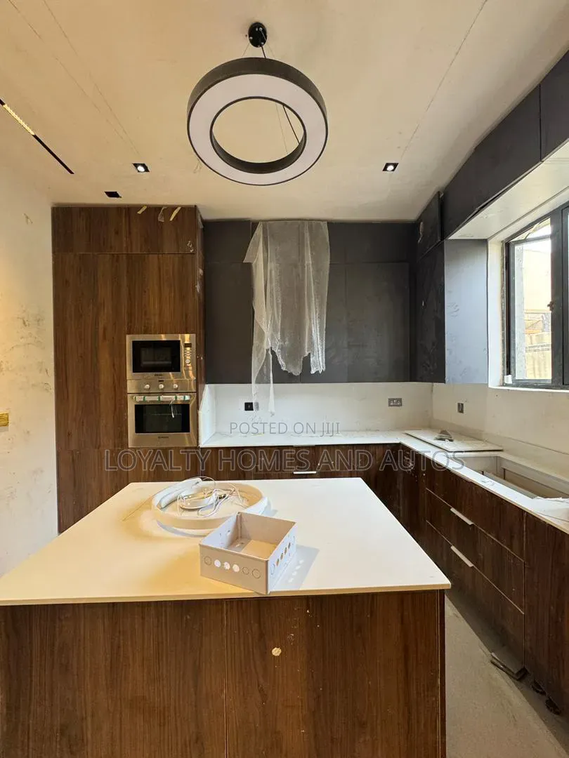 5bdrm Duplex in Chevron for sale in Chevron
