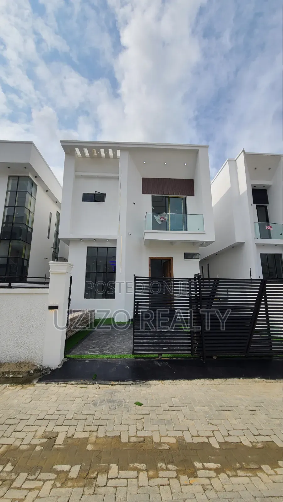 4bdrm Duplex in Chevron for sale in Chevron