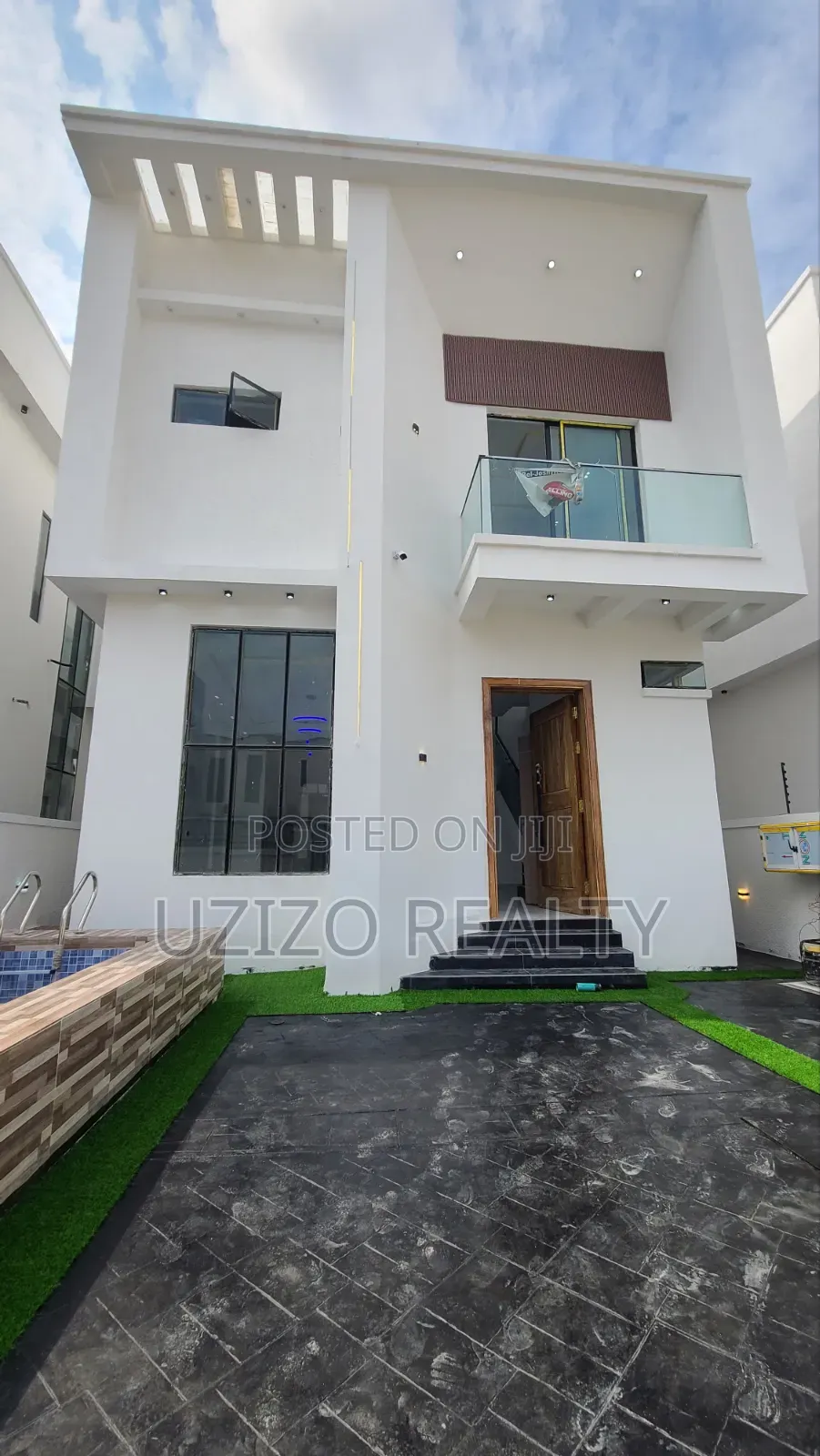 4bdrm Duplex in Chevron for sale in Chevron