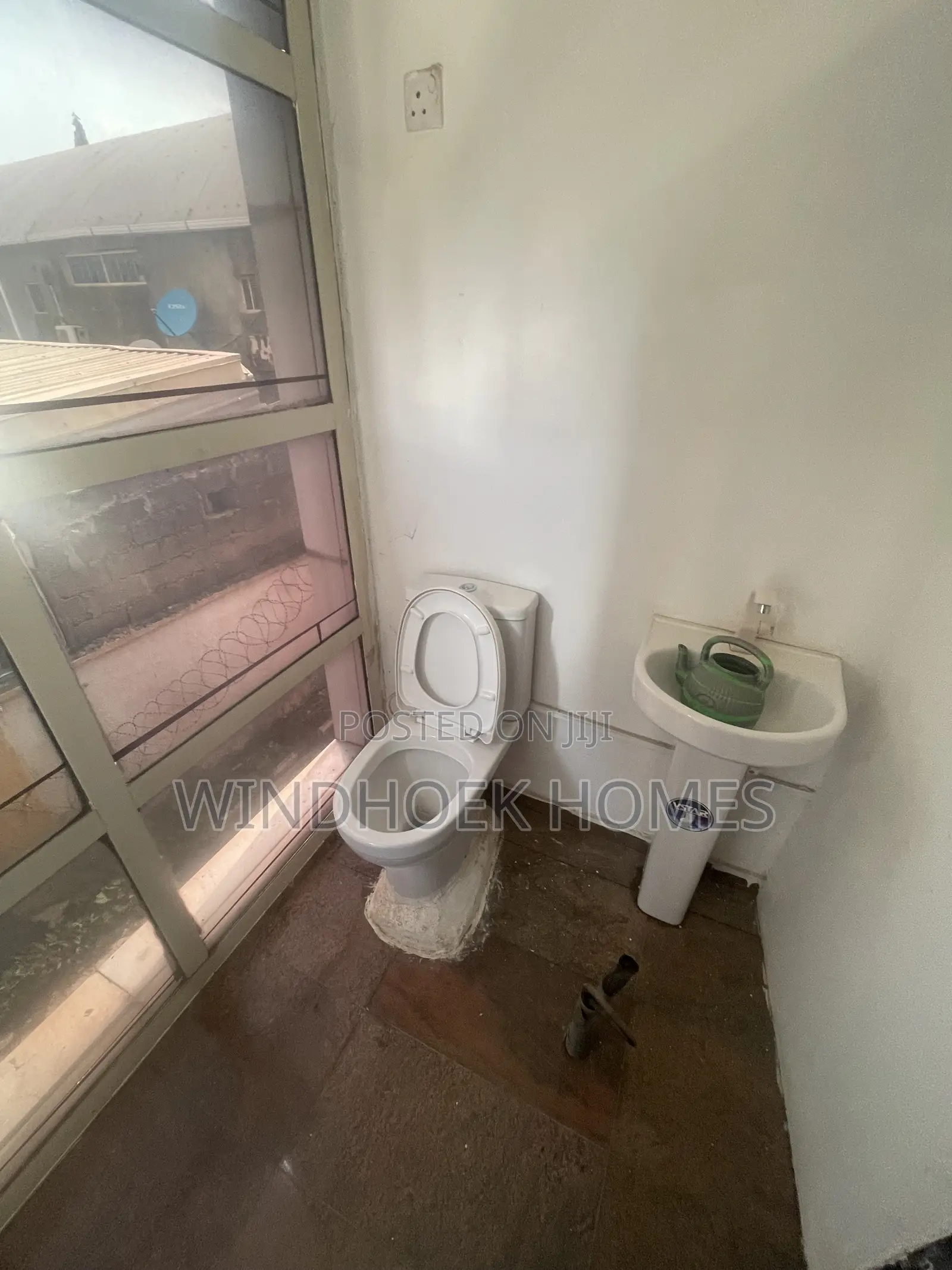 100sqms on the 1st Floor in a Well Serviced Office Complex in Garki