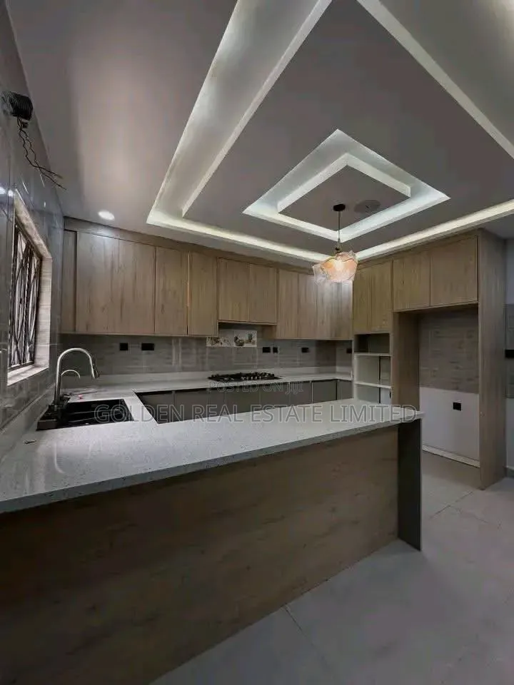 6bdrm Duplex in Apo Resettlement for sale in Apo Resettlement
