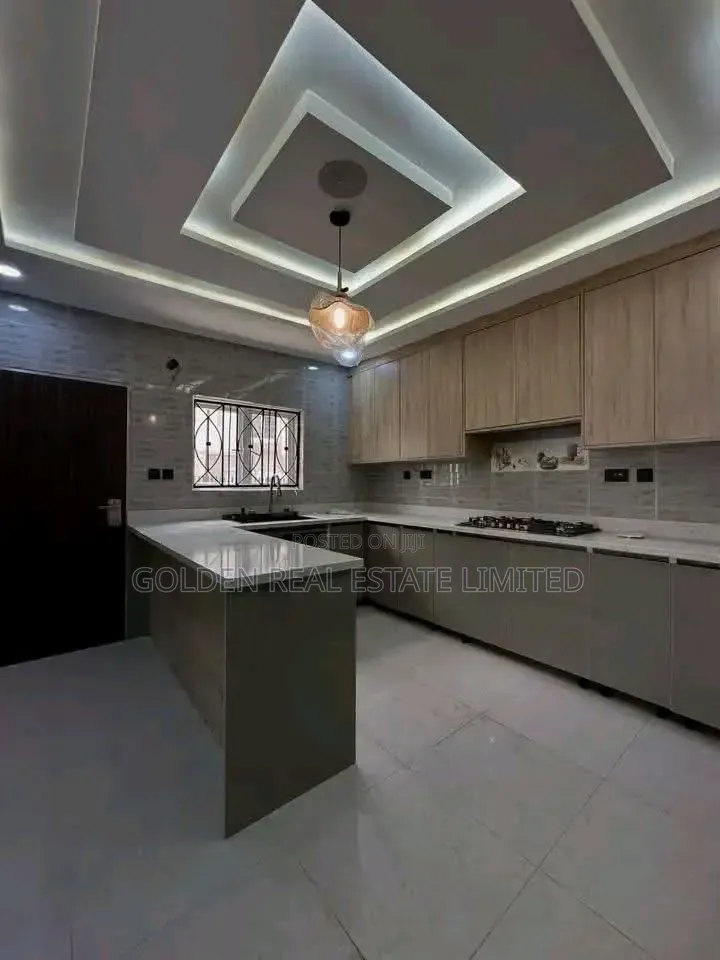 6bdrm Duplex in Apo Resettlement for sale in Apo Resettlement