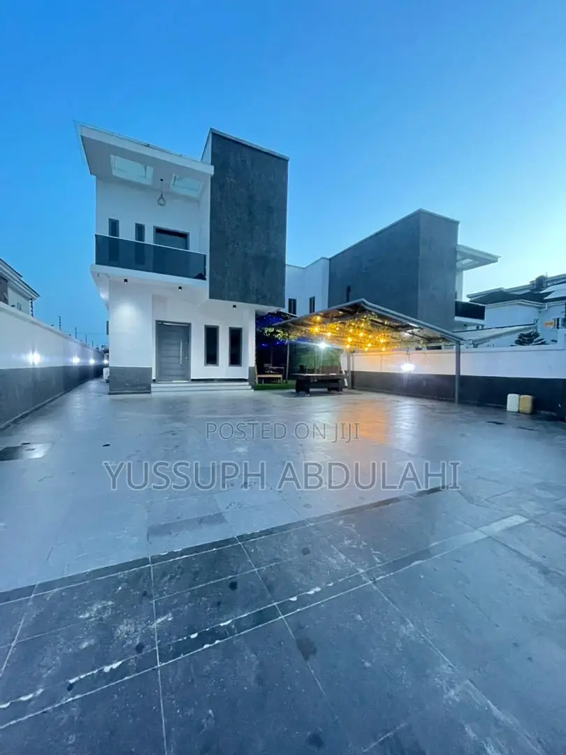 5 Bedrooms Lekki Phase1 in Lekki Phase 1
