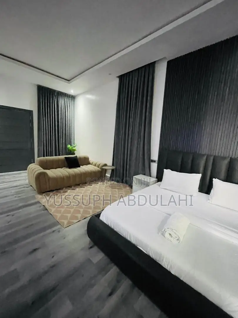 5 Bedrooms Lekki Phase1 in Lekki Phase 1
