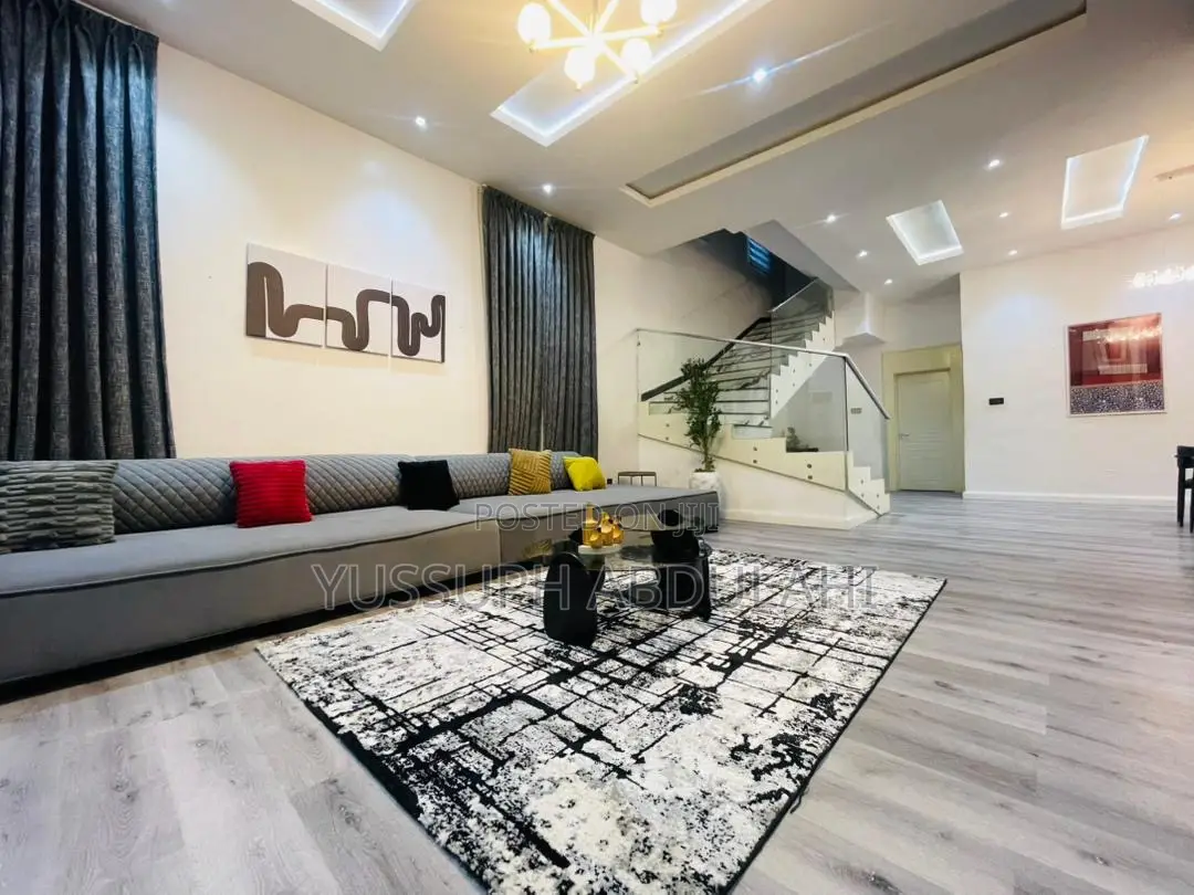 5 Bedrooms Lekki Phase1 in Lekki Phase 1