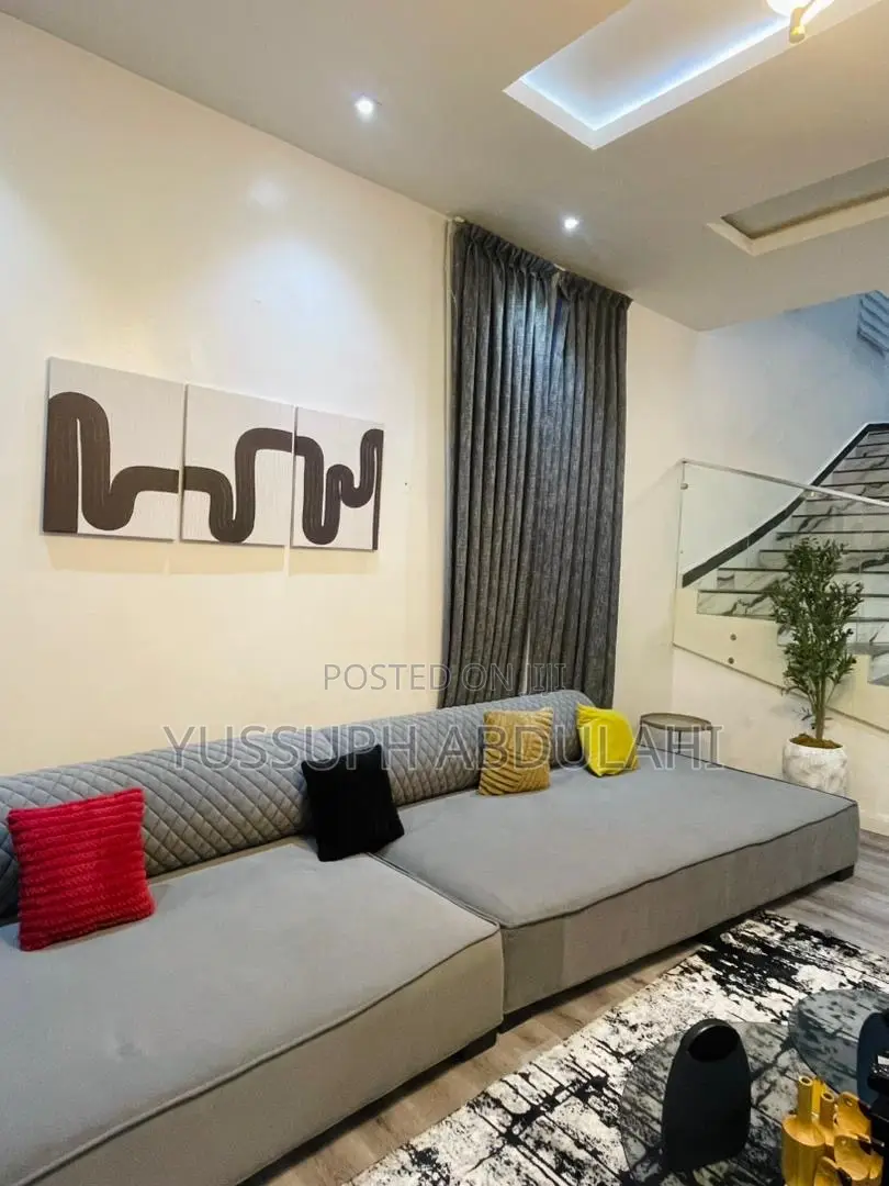 5 Bedrooms Lekki Phase1 in Lekki Phase 1