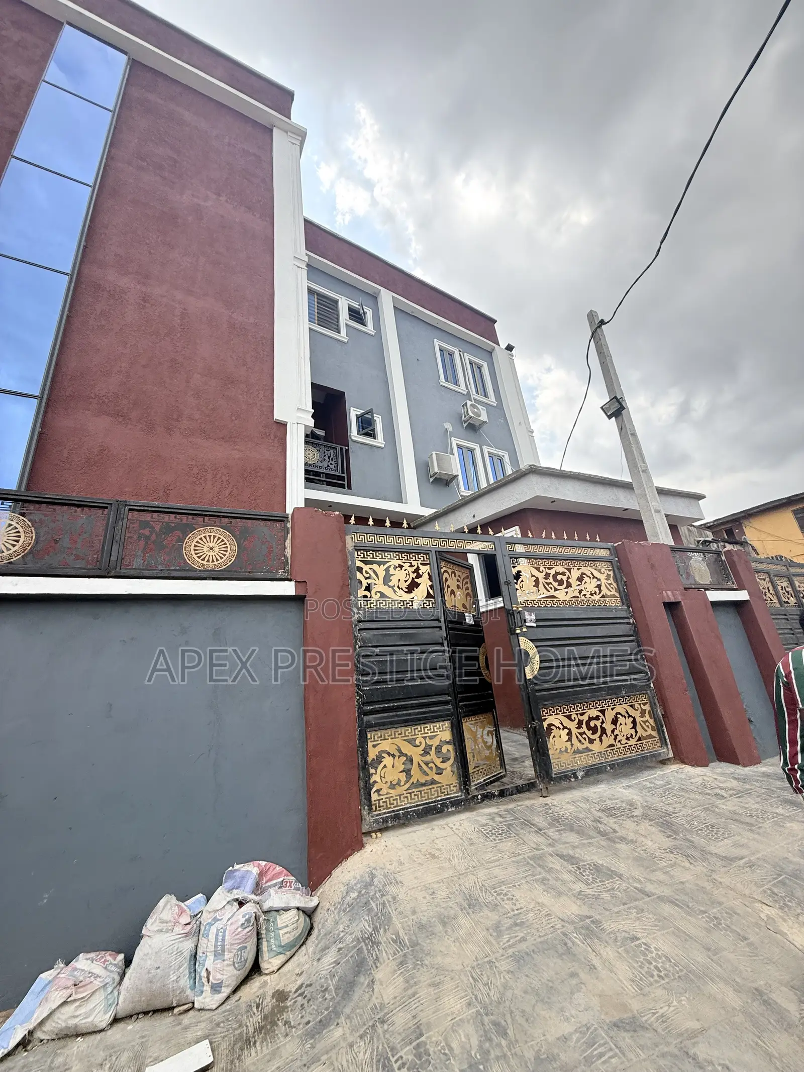 2bdrm Duplex in Bariga / Shomolu for sale in Bariga / Shomolu