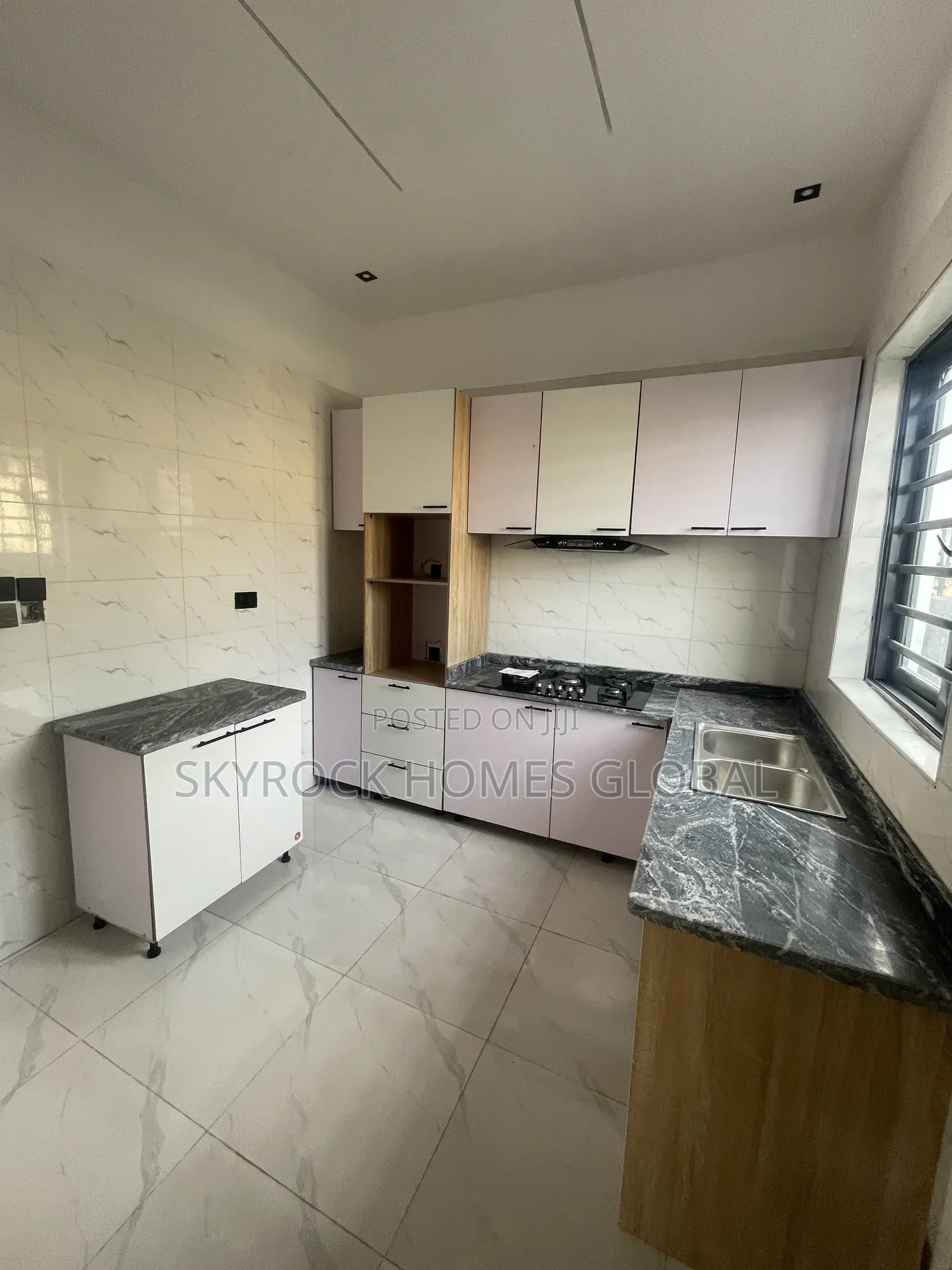 3bdrm Duplex in Thomas Estate for sale in Thomas Estate